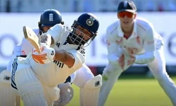 Rishabh Pant Record: ऋषभ पंत चोटिल लेकिन रिकॉर्ड तोड़ना जारी, अब धोनी का कर दिया सफाया