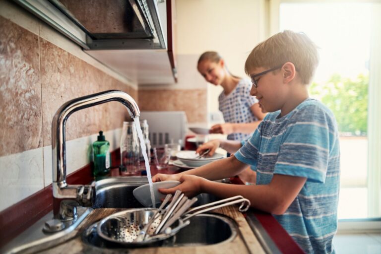 adopt-these-six-best-ways-to-make-children-self-reliant