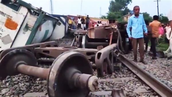 12 coaches of goods train derailed in Amroha