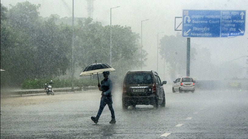 14 जुलाई: दिल्ली में झमाझम बारिश से तापमान में गिरावट