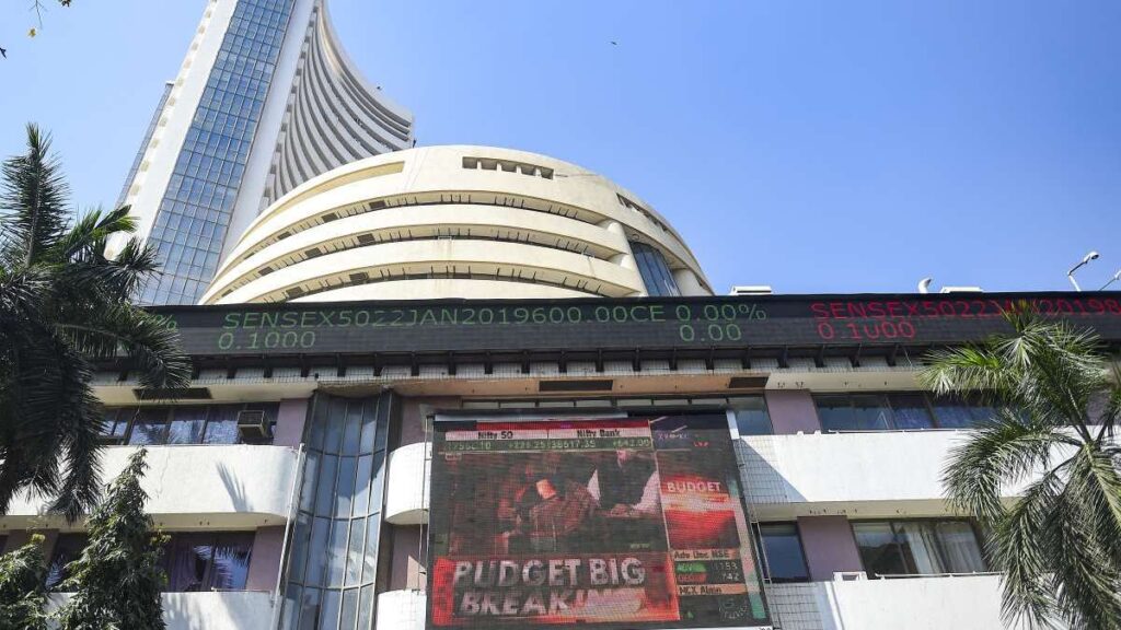 BSE के 30 शेयरों में 99.56 अंक की बढ़त बाजार में तेजी, सूचकांक; निफ्टी नए शिखर पर