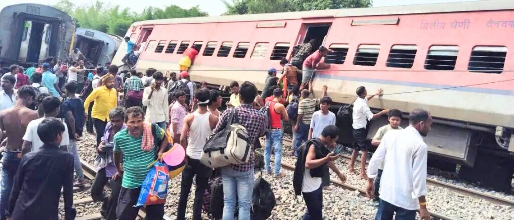 चंडीगढ़-डिब्रूगढ़ ट्रेन गोंडा में बेपटरी, दो यात्रियों की मौत