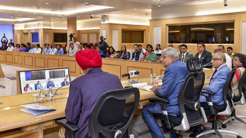 साइबर अपराधों से विकास पटरी से उतर सकता हैः उपराष्ट्रपति