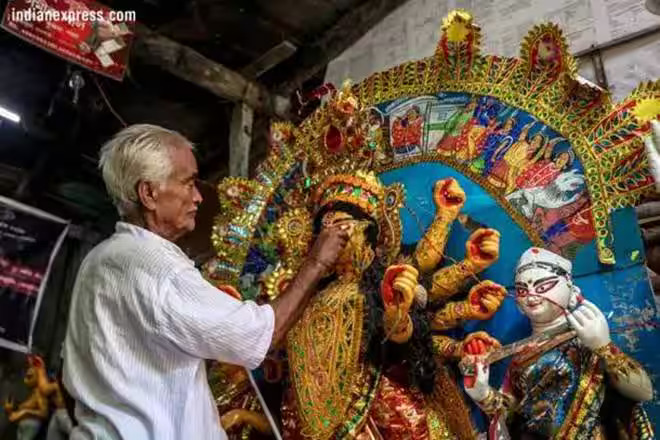 Demand for Durga idols increased in foreign countries, sculptors busy working day and night