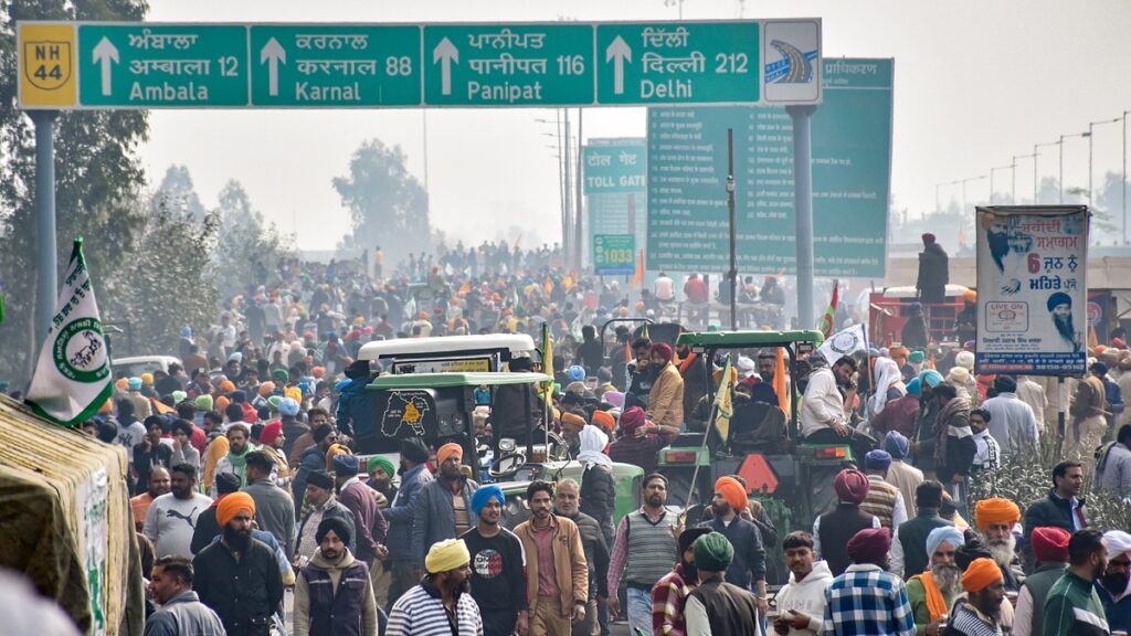 किसानों का एलान: शंभू सीमा से अवरोधक हटते ही करेंगे दिल्ली कूच