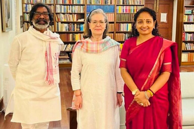 Jharkhand Chief Minister Hemant Soren met Congress leader Sonia Gandhi