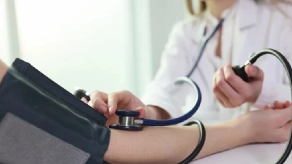 मध्य प्रदेश के बड़वानी में एक सरकारी छात्रावास की 40 से अधिक छात्राएं बीमार