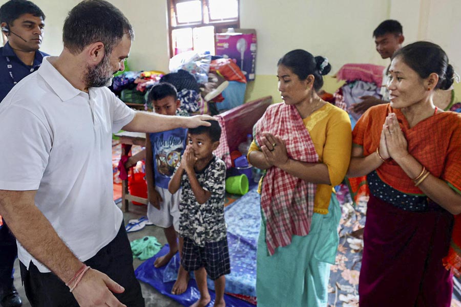 राहुल गांधी ने किया हिंसा प्रभावित मणिपुर का दौरा, पीड़ितों से मिले