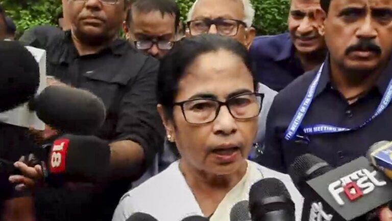 mamata-banerjee-resigns-from-niti-aayog-meeting-the-beginning-of-the-controversy
