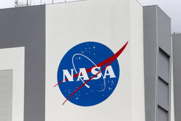 nasa-cancels-mission-to-send-lander-to-moon-due-to-rising-costs