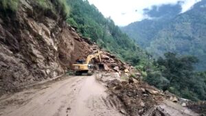 उत्तराखंड में केदारनाथ मार्ग पर भारी तबाही: 2500 से अधिक यात्री रेस्क्यू, 16 लापता