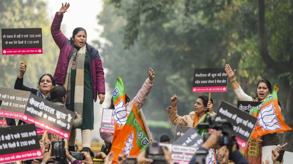 Delhi Police Detains Women Protesters Outside Arvind Kejriwal’s Residence