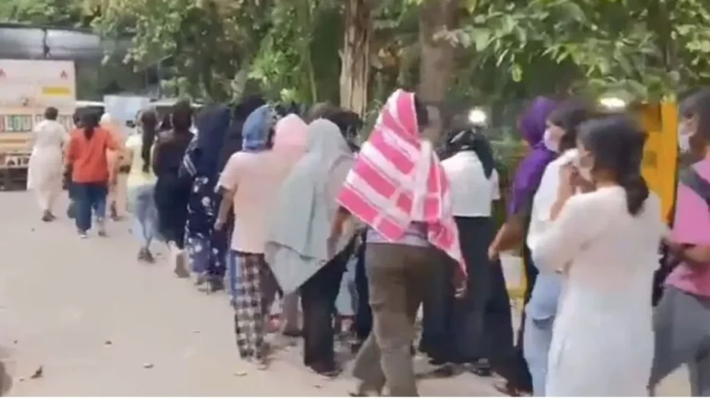 दिल्ली के पहाड़गंज में बड़े सेक्स रैकेट का भंडाफोड़, 23 लड़कियां बचाई गईं
